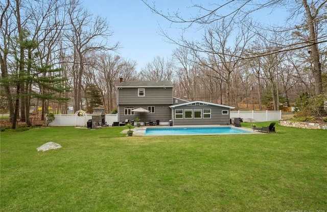 8 Stonehedge Road - 8 Stonehedge Road, Norwalk, CT 06851