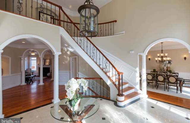 8033 WOODLAND HILLS LANE Gallery 2