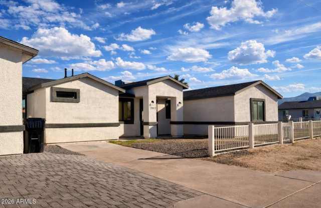 2002 E SAINT ANNE Avenue photos photos