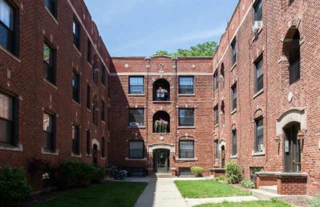 2876 North Clark Street Gallery 2