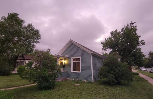 $250 OFF FIRST MONTHS RENT WITH A MOVE IN DATE BY 3/24/2025 PET FRIENDLY 3 BEDROOM, 2 BATHROOM, DOWNTOWN LOCATION! - 422 East 19th Street, Cheyenne, WY 82001