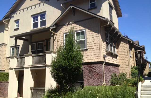3 BD/3.5 BA Townhouse in downtown Livermore Station, No Pets photos photos