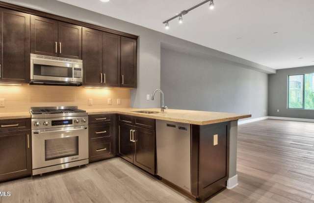 4803 N WOODMERE FAIRWAY -- photos photos
