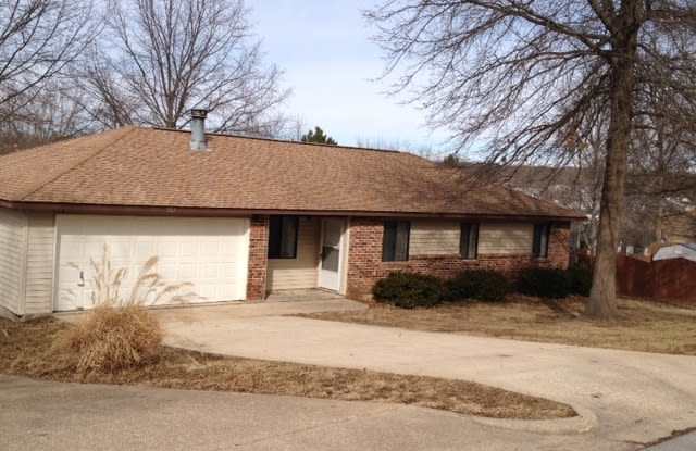 707 Greenbriar Dr photos photos