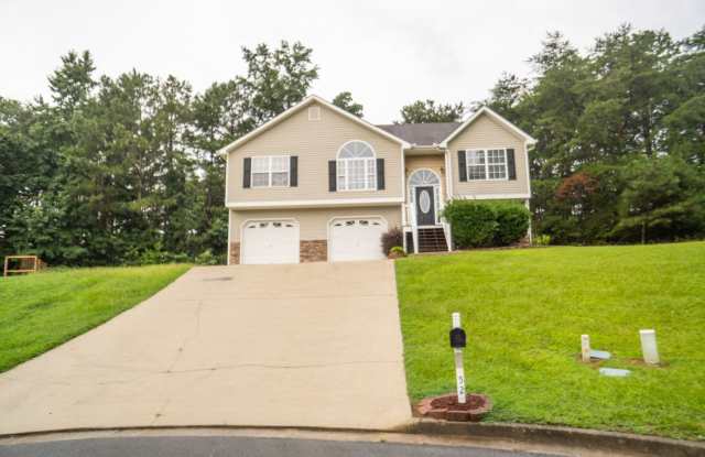 Great 4 Bedroom 2 Bath Home Gallery 4