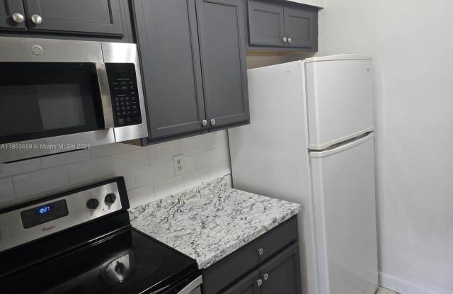 4121 NW 30th Ter photos photos