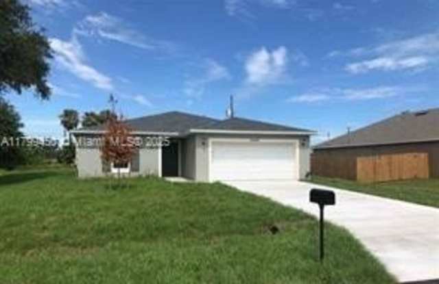 4285 SW Walker St photos photos