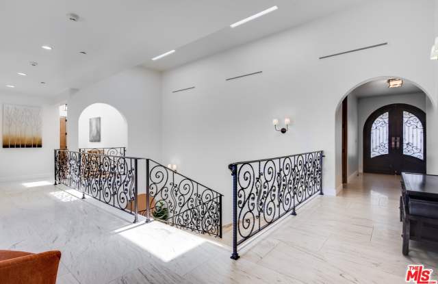 4733 Bonvue Ave Gallery 2