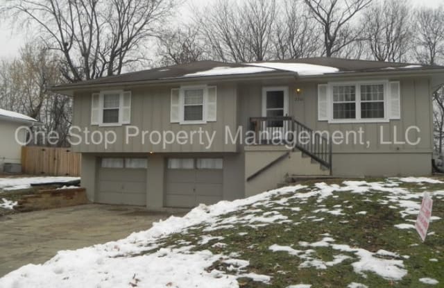 2201 Southeast Owings Street - 2201 S Owing St, Oak Grove, MO 64075