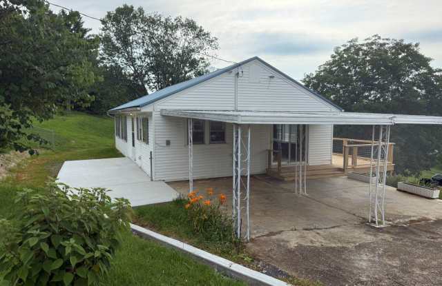 3 Bedroom 2 Bathroom Home in Greeneville, TN photos photos