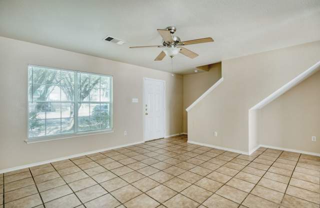 Spacious 4B/2B Home In Saddlewood Estates Gallery 2