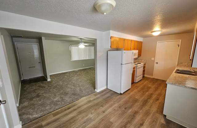 Beautifully Renovated 3 Bedroom, 1 1/2 Bathroom Duplex on the Boise Bench! Newer Carpet and Paint. Gallery 4
