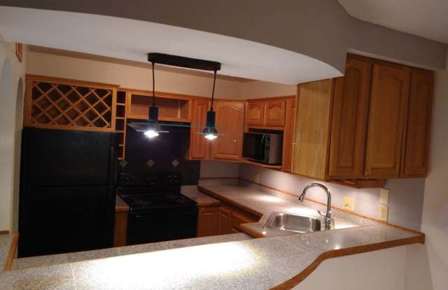 LOOK AT THIS ONE!! SUPER TRENDY STYLISH! - 315 Woodland Village, Homewood, AL 35216 LOOK AT THIS ONE!! SUPER TRENDY STYLISH! - 315 Woodland Village, Homewood, AL 35216