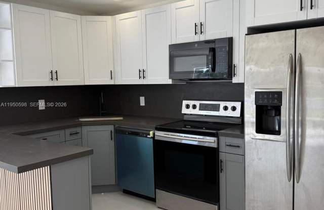 1056 SW 2nd Street 1056, Hallandale Beach, FL 33009 Gallery 3