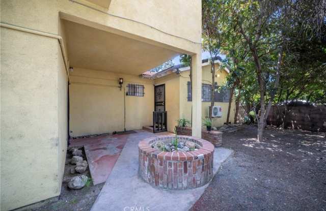1433 W Pine Street - 1433 West Pine Street, Santa Ana, CA 92703 1433 W Pine Street - 1433 West Pine Street, Santa Ana, CA 92703