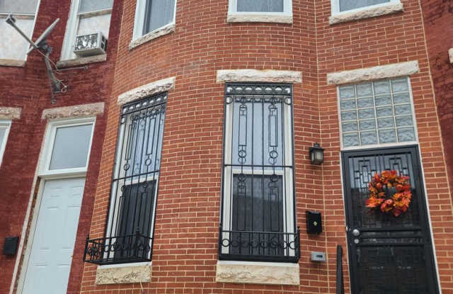 Charming 3‑Bedroom Home with Custom Details, Spacious Layout & Exceptional Outdoor Areas Gallery 4