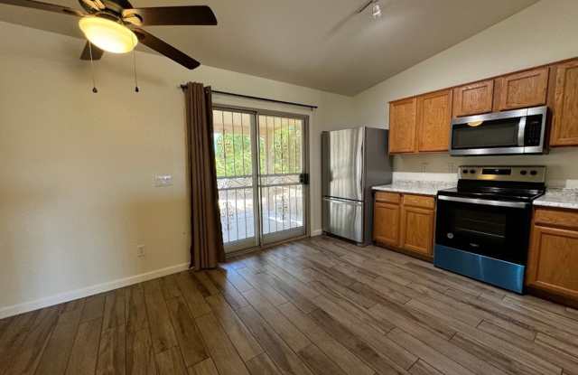3 BEDROOM HOME NO NEIGHBORS BEHIND! Gallery 3