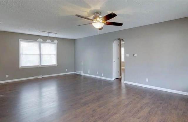 Updated 2bedroom near ISU - 907 South Adelaide Street, Normal, IL 61761