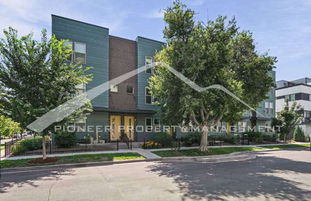 Gorgeous Townhouse with Central AC and Rooftop Deck Gallery 1