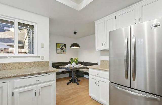 325 E 8th Street #2 Gallery 3