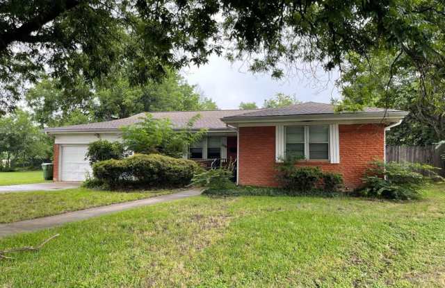 206 Turtle Creek Drive - 206 Turtle Creek Drive, Arlington, TX 76010