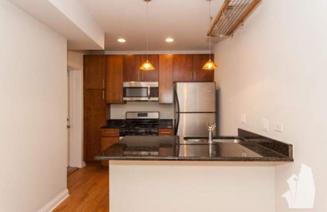 3810 N Marshfield photos photos