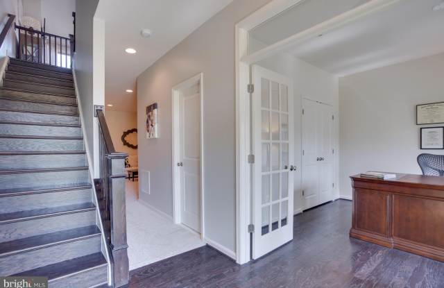 22816 GOLDSBOROUGH TERRACE Gallery 3