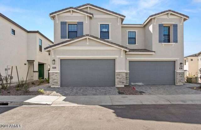 4815 E VILLAGE Drive - 4815 East Village Drive, Phoenix, AZ 85254
