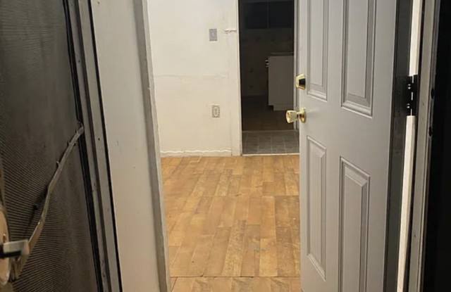 252 E Cedar Ave Gallery 3