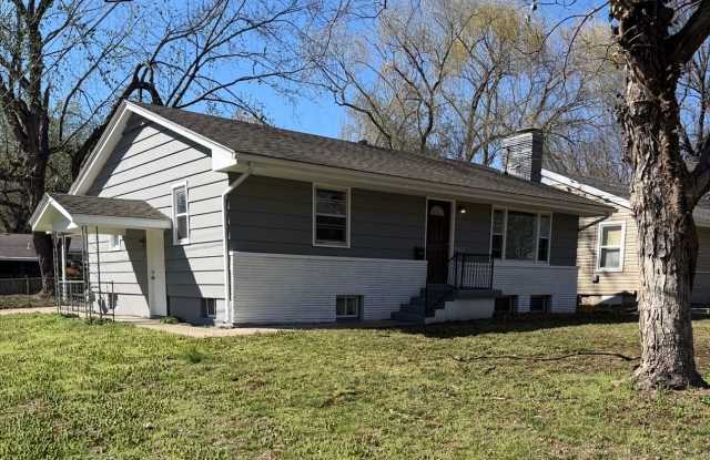 4 bedroom/1 bath/detached storage building photos photos