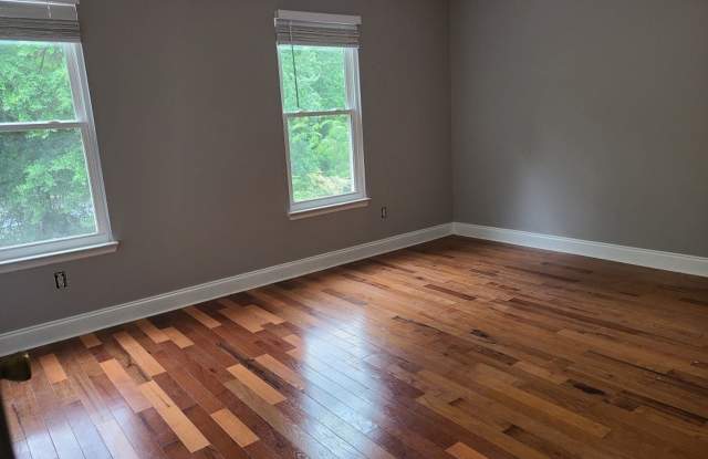 1962 Village Parkway SE Gallery 2