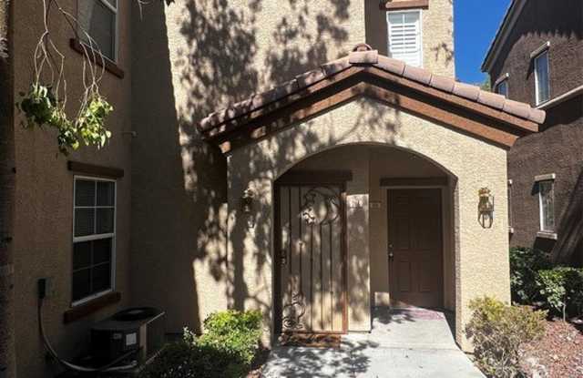 3915 Legend Hills Street photos photos