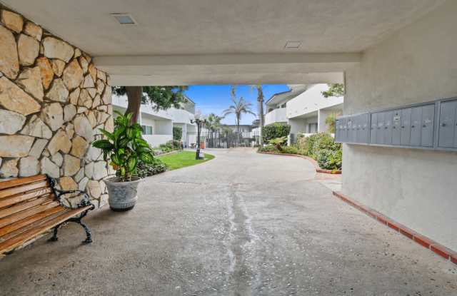 343 Palos Verdes Apartments Gallery 3