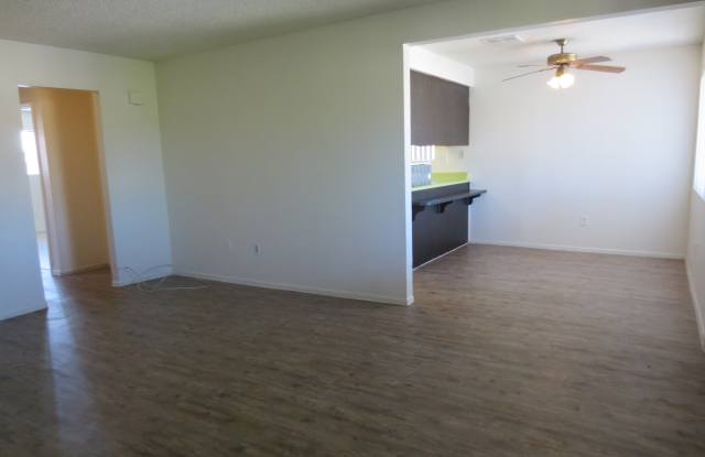 4421 N 53rd Ln  Unit 4 Gallery 3