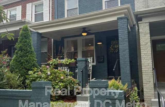1711 Lang Pl NE photos photos