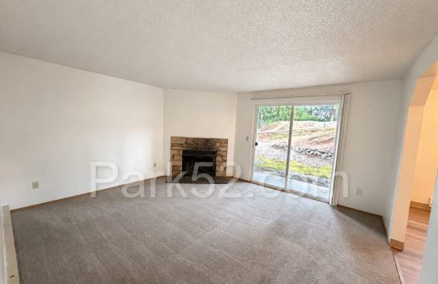 1/2 Off First Full Month's Rent! Lower Level 2 Bedroom 1 Bathroom Apartment Gallery 4