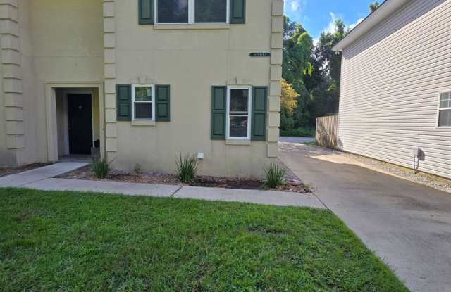 Savannah 2 Bed & 2.5 Bath Townhome for Rent Gallery 1