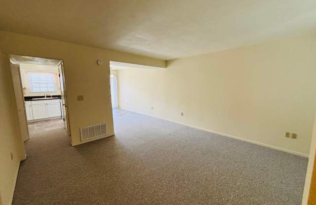 2 Bedroom, 1.5 Bath Townhouse Gallery 4