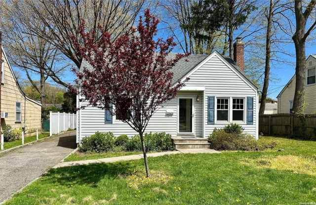 7 S Yew Street - 7 South Yew, Glen Cove, NY 11542