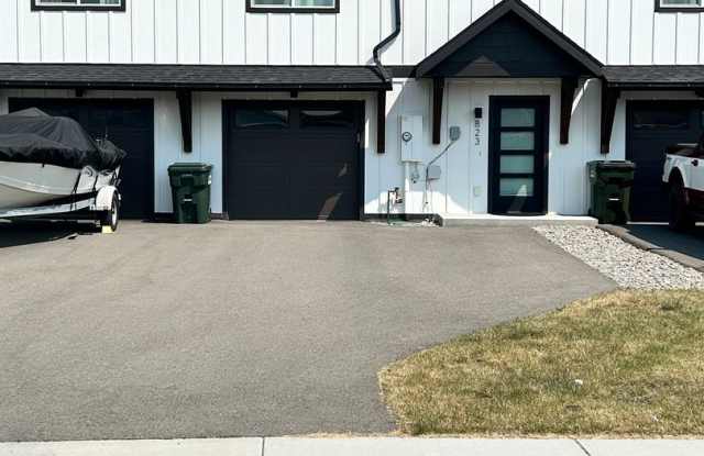 3 Bed / 2.5 Bath Townhouse with Fenced Yard – Great Kalispell Location! Gallery 1