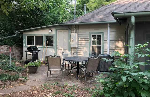 Masterfully renovated 1898 bungalow Chautauqua Park Gallery 3