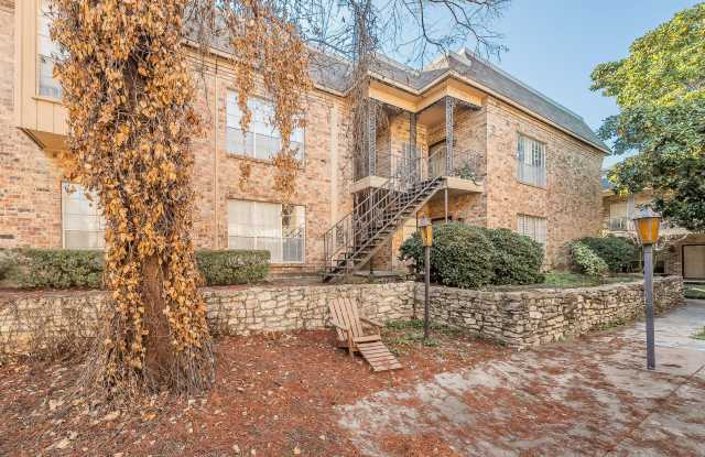 Royal Orleans Condo - 4343 Bellaire Drive South, Fort Worth, TX 76109