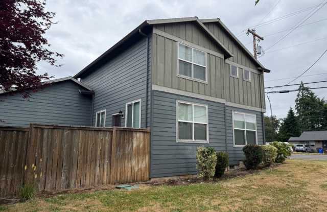 3 Bed, 2.5 Bath Home with Stainless Appliances, Garage  Fenced Yard photos photos