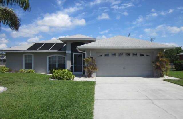Beautiful House + Pool for rent in SE of Cape Coral! Zip code 33904 photos photos