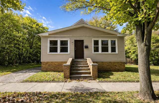 896 Wheelock Rd, Cleveland, OH 44103  Spacious Home | Great Value | Prime Location photos photos