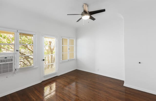 9906 Robbins Dr - 9906 Robbins Drive, Beverly Hills, CA 90212