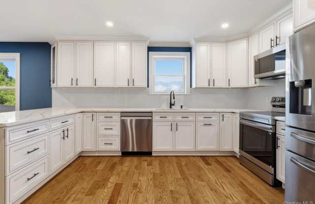 72 Beekman Avenue Gallery 2
