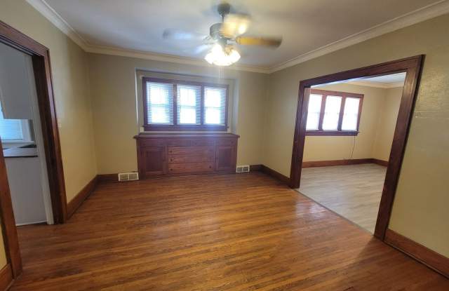 Spacious and Ready 3-4 Bedroom 1.5 Bath Gallery 4