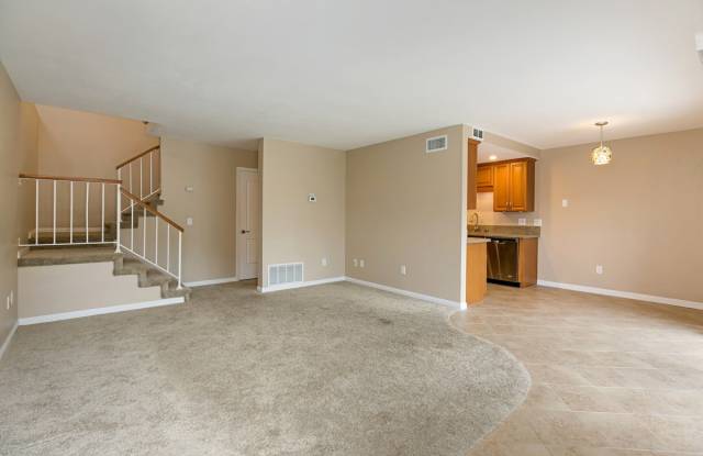 ***AMAZING 2 Bed 2 Bath TOWNHOME***GARAGE***PET FRIENDLY*** - 838 Pillar Point Way, Oceanside, CA 92058