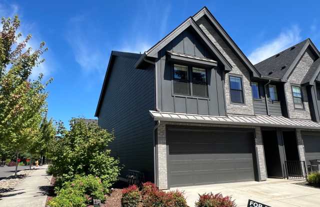 End Unit Luxury Townhome for Lease at the Courtyards at Hidden Crest - 6800 NE 131st Way Gallery 3